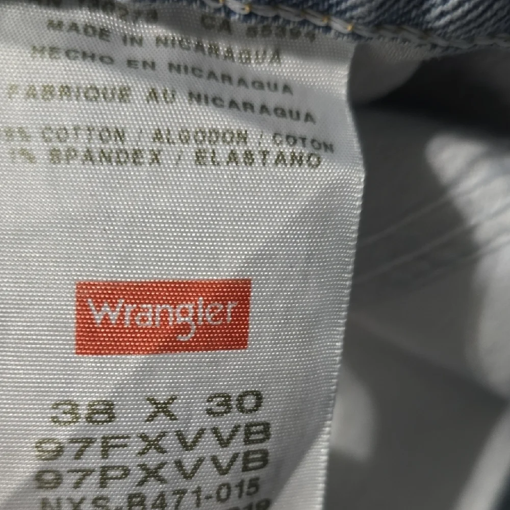 wrangler jeans mens size 38 light blue Basic Denim Jean